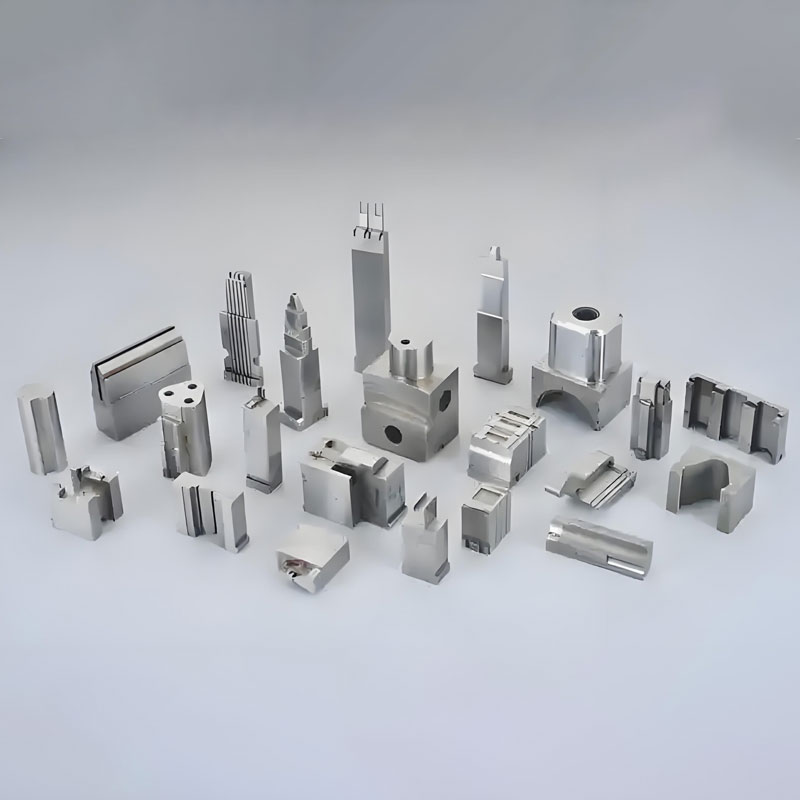 In che modo i progressi nell'elaborazione della precisione della macchina per le frese sono l'efficienza e la qualità della produzione e quali tecnologie/strategie stanno guidando questo cambiamento?